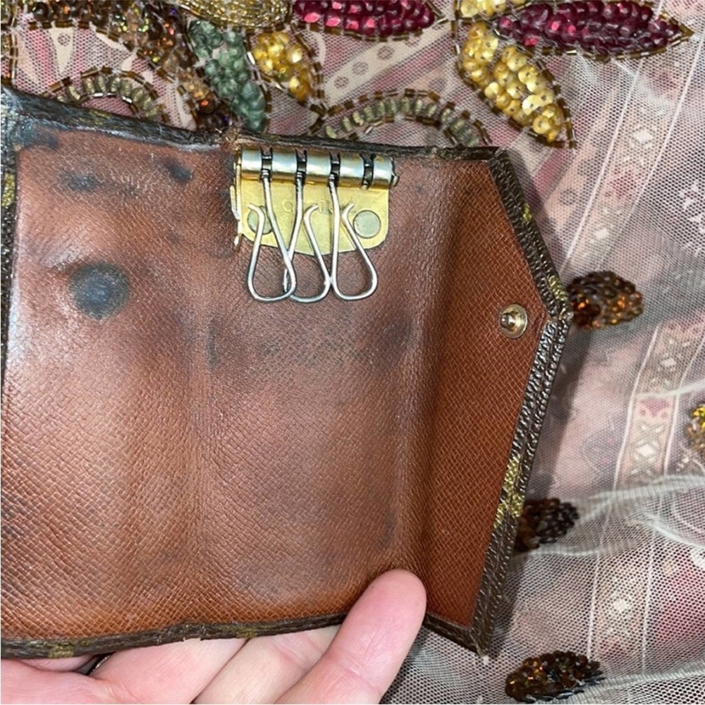 GUC Louis Vuitton Monogram Vintage Key Holder - Picture 3 of 4